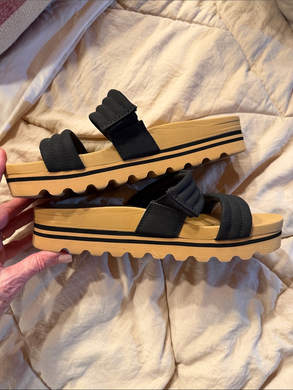 Reef NWOT Double Strap Slides in Tan and Black - Picture 2 of 8